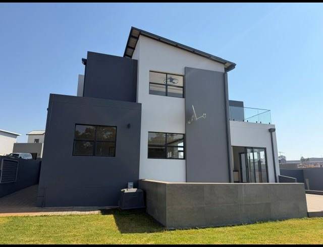 4 BEDROOM HOUSE FOR SALE IN FOUNTAINBROOK ESTATE